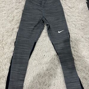 Nike Gray Leggings capris with Ribbed Panels and Slim Fit